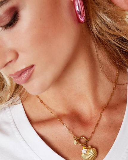 Ketting met schelpen medaillon