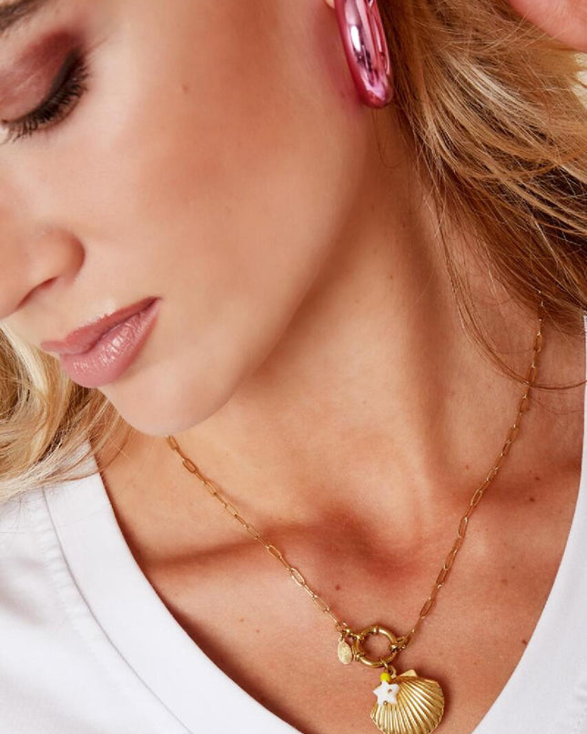Ketting met schelpen medaillon