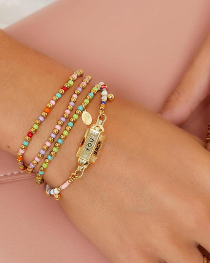 Armband gekleurde en gouden kralen