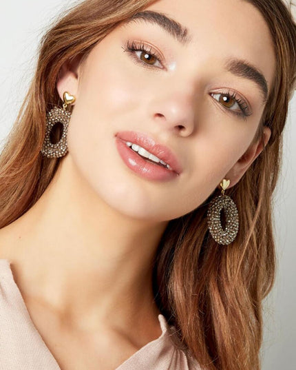 Oorbellen ovaal met kralen en hart detail wit