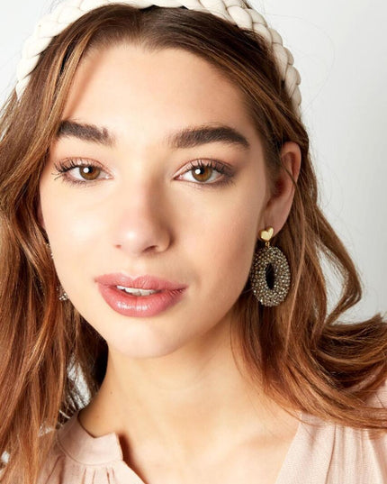 Oorbellen ovaal met kralen en hart detail wit