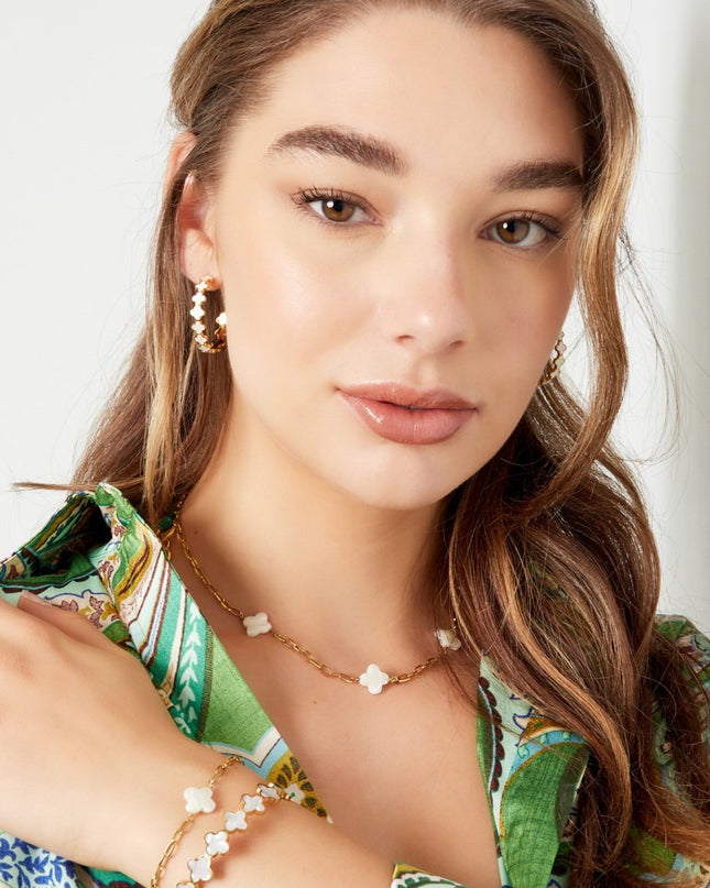 Oorstekers klaver goud/wit