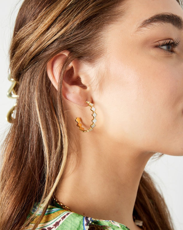 Oorstekers klaver goud/wit