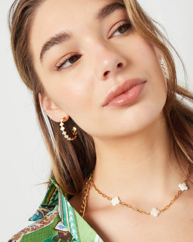 Oorstekers klaver goud/wit