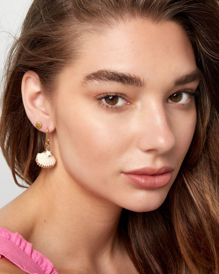 Oorbellen zeeschelp met sterretje - Goud