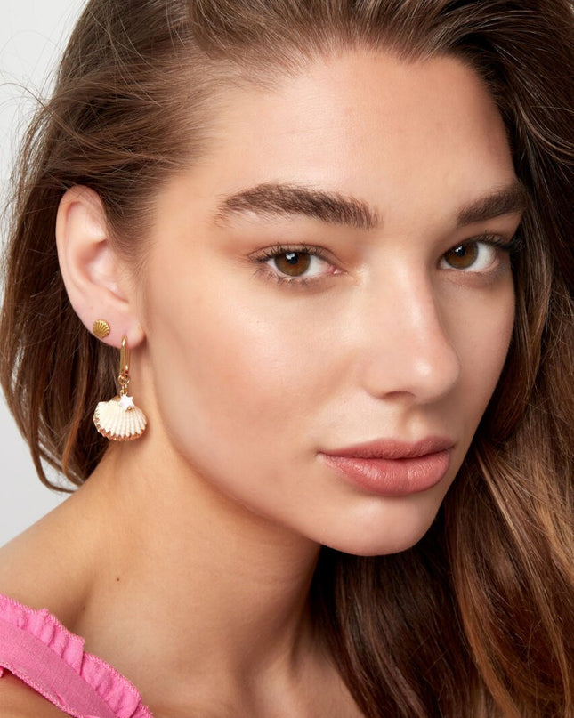 Oorbellen zeeschelp met sterretje - Goud