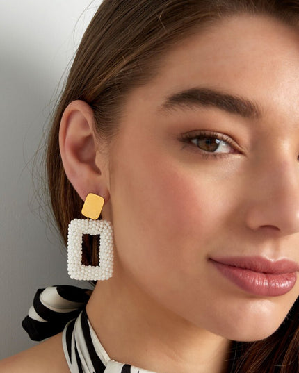 Rechthoek oorbellen met glaskralen - wit