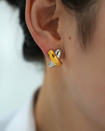 Twee kleurige oorbellen goud en zilver