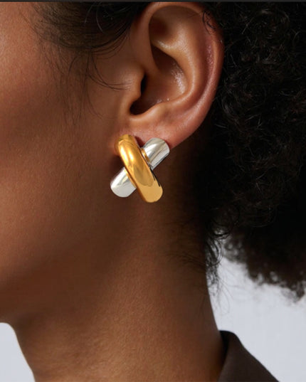 Twee kleurige oorbellen goud en zilver