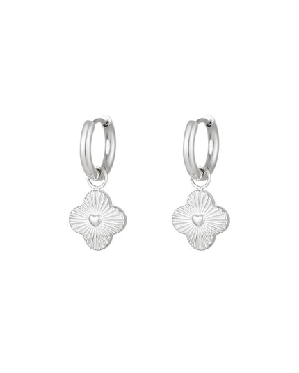 Oorbellen met hartjesbloem Zilver