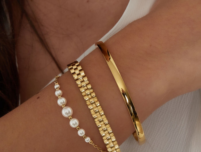 <h3><span style="text-decoration:underline">Colour & Gold</span></h3>